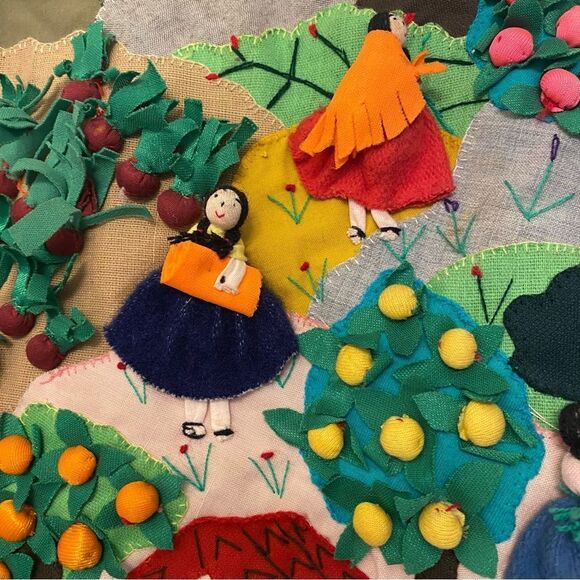 Peruvian Arpillera Textile Folk Art Embroidered Applique 3D Wall tapestry 19x18 - Picture 5 of 13